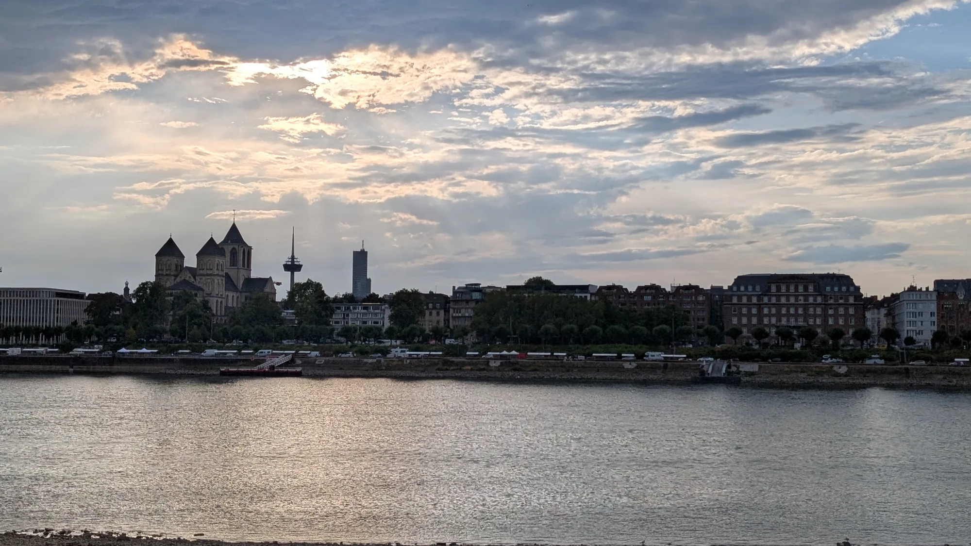 AgentDoppelkinn: Heute mal Rhein schauen