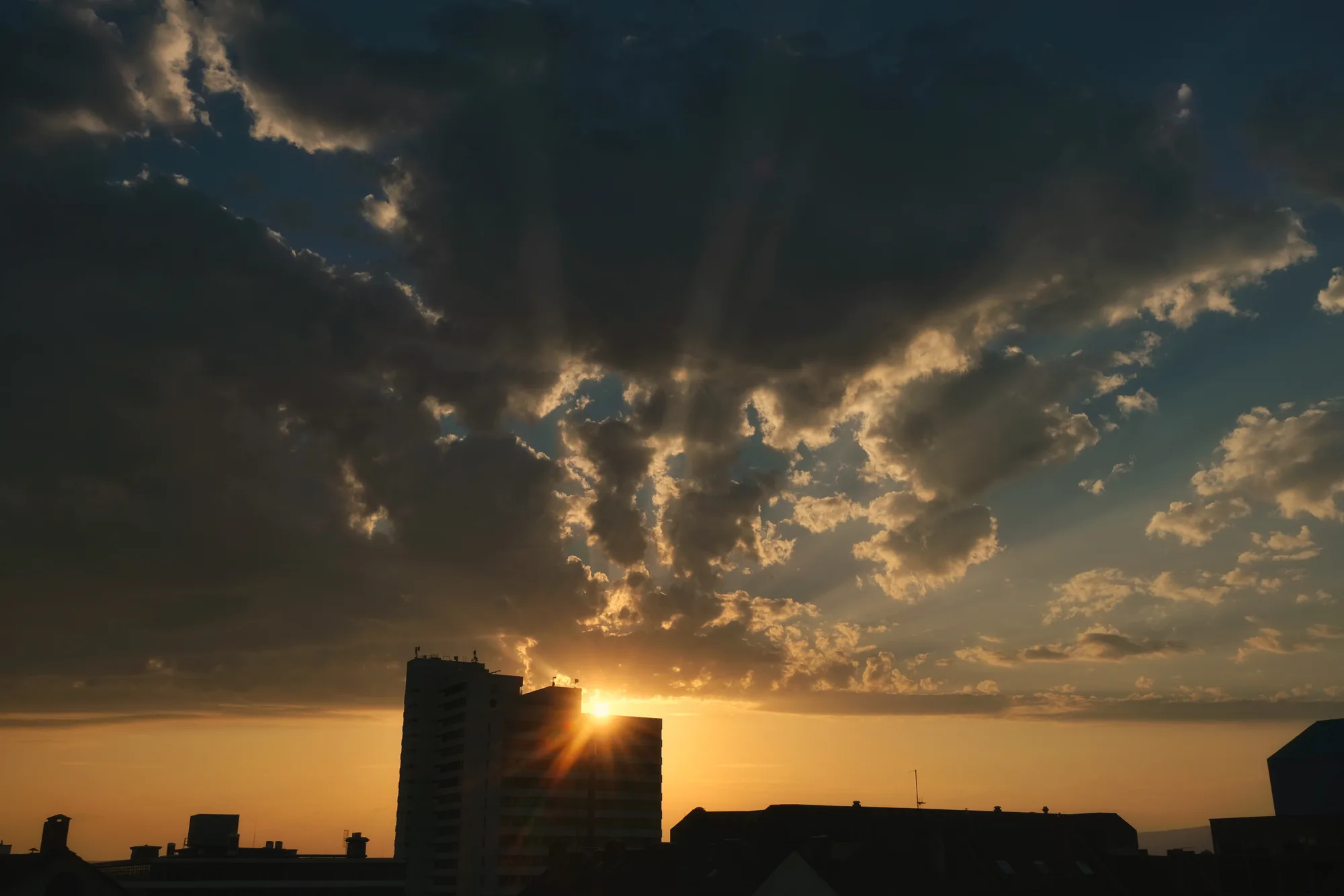Reudiger: Golden hour Filter über Frankfurt