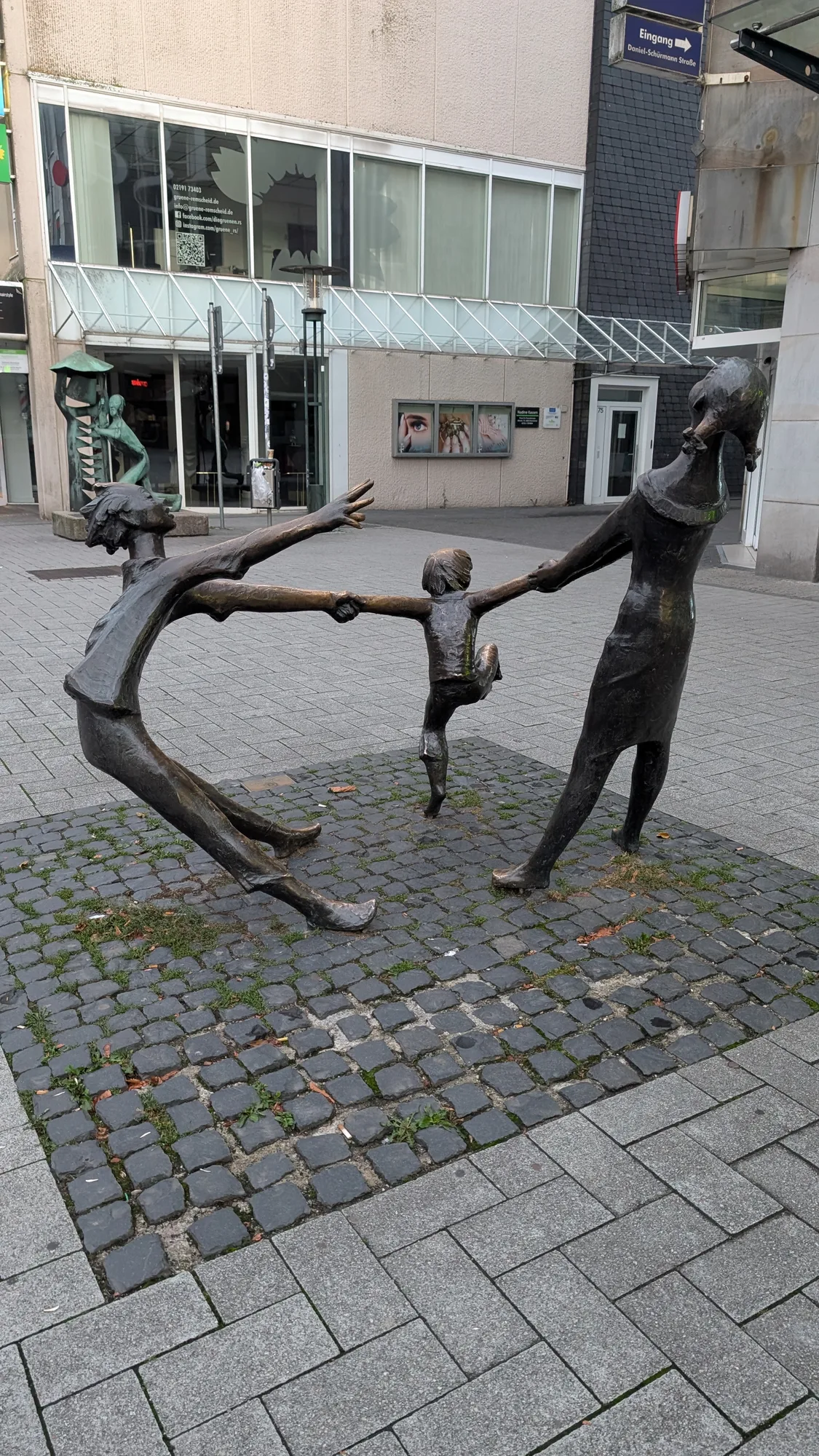 AgentDoppelkinn: Hier will selbst die Kunst fliehen
