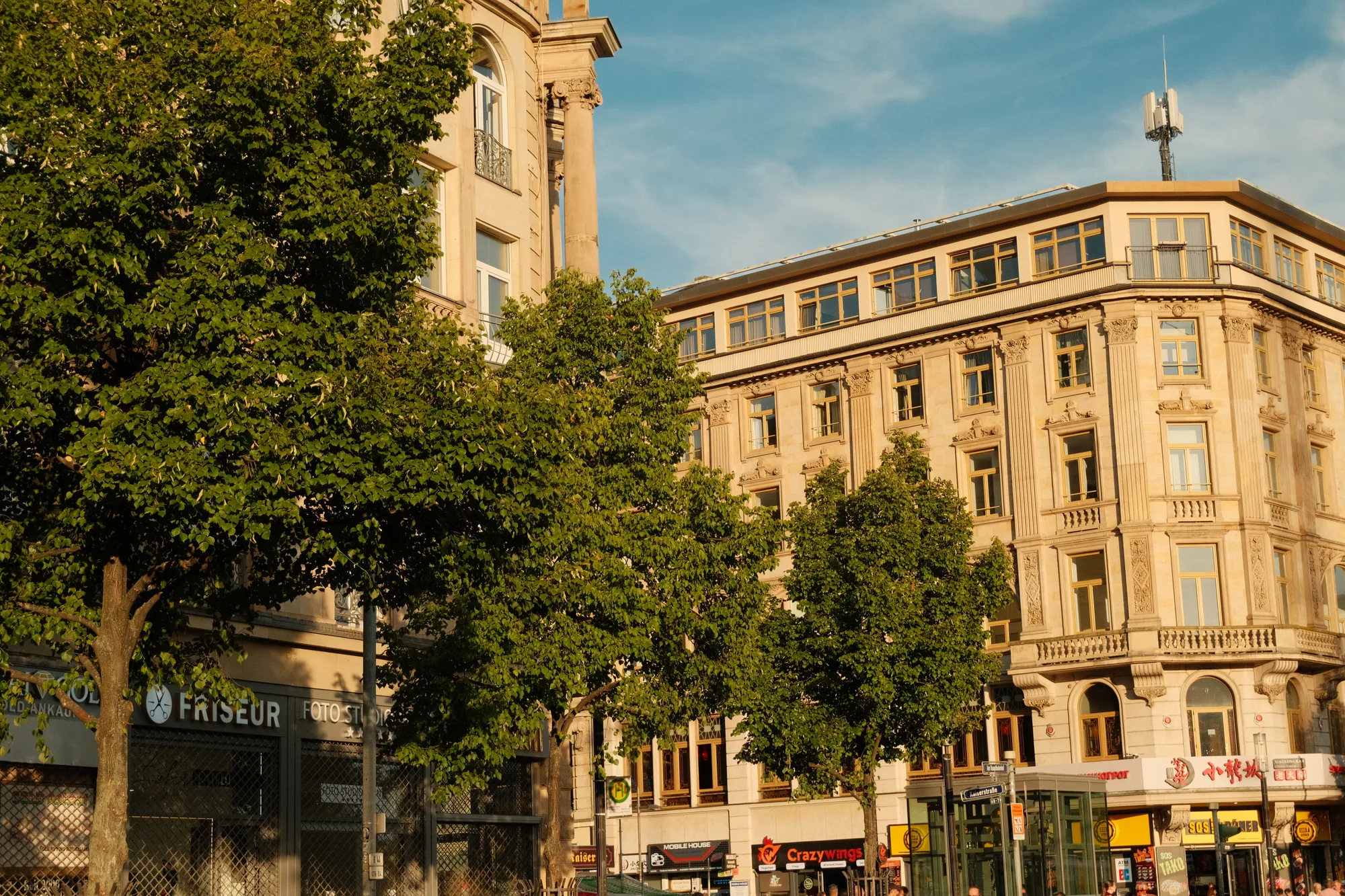 Reudiger: Bright side of Frankfurt Bahnhofsviertel